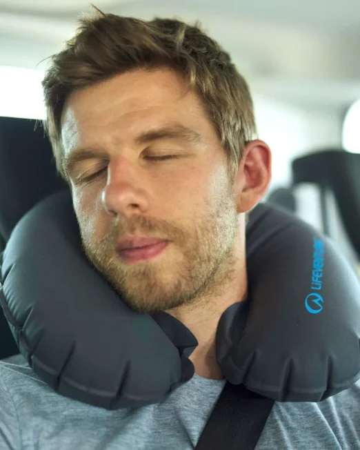 Zagłówek poduszka podróżna Inflatable Neck Pillow Lifeventure lifestyle