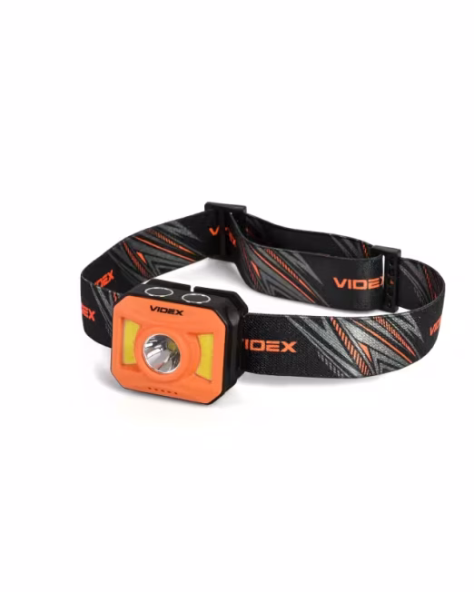 Latarka czołowa Videx VLF‑H085‑OR – 400 lm, zasięg 110 m, 8 trybów, sensor USB‑C, wodoodporność IP65. Lekka, wytrzymała, z akumulatorem Li‑pol 850 mAh.