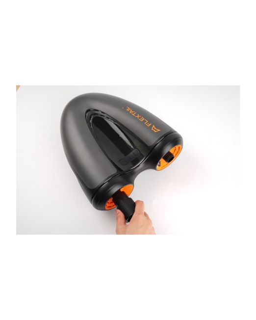 Pompka do SUP Flextail Evo SUP Pump Pro – w dłoni
